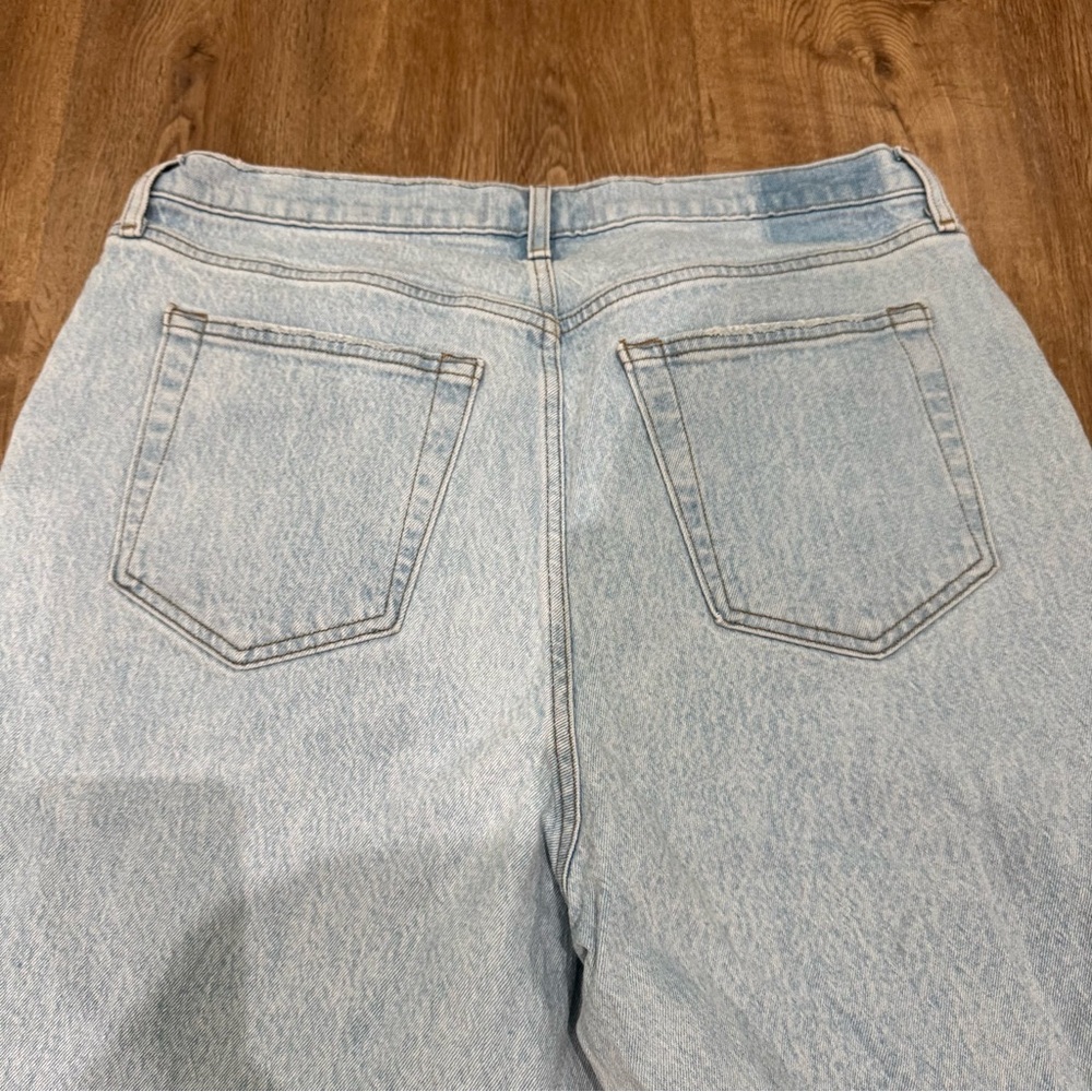 Abercrombie & Fitch Curve Love Straight Leg Jeans - Picture 4 of 6